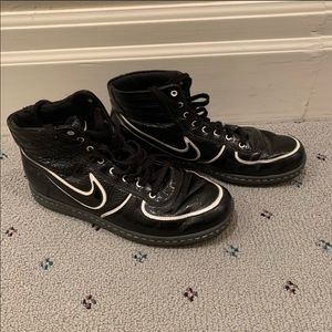Nike Women’s High Top Sneakers Patent Black - 7.5